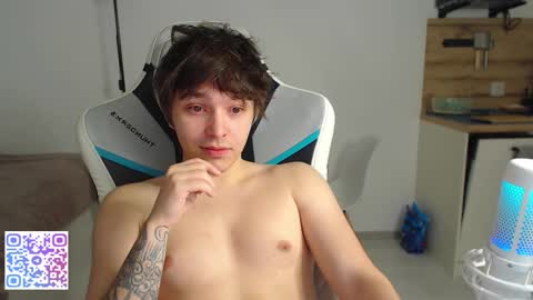 Snapshot of jayce_icestone chatting on December 5, 2025, 4:43 am Jayce online show from December 5, 2025, 4:43 am