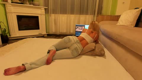 Snapshot of jaylynxxxx74 chatting on February 6, 2026, 3:44 am Jay online show from February 6, 2026, 3:44 am