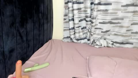 jazmin_jade online show from April 12, 2026, 3:11 am