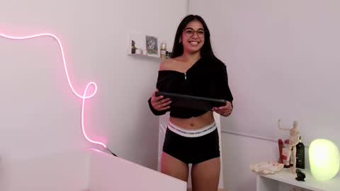 Snapshot of jazmincb chatting on December 20, 2025, 12:40 am Jazmin online show from December 20, 2025, 12:40 am