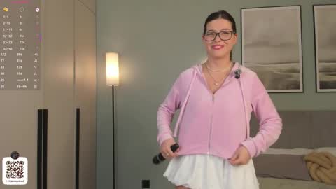 Snapshot of jazminenakano chatting on November 26, 2025, 7:15 pm Mira the personal mirage D online show from November 26, 2025, 7:15 pm