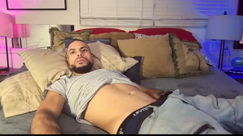 JcMax305 online show from November 17, 2025, 11:32 pm