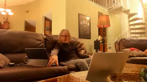 Snapshot of jdineuless chatting on February 1, 2026, 5:44 pm JDinEuless online show from February 1, 2026, 5:44 pm