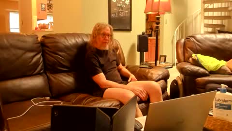 Snapshot of jdineuless chatting on April 12, 2026, 8:03 pm JDinEuless online show from April 12, 2026, 8:03 pm