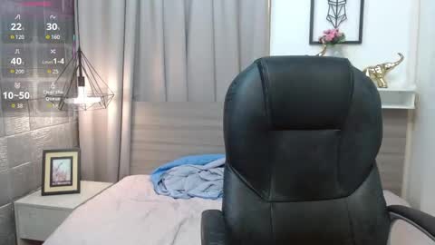 jdwhite18 online show from May 27, 2026, 8:11 am