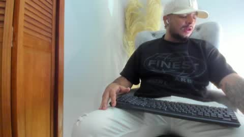 Jean alex  online show from June 26, 2026, 2:05 am