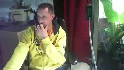 Snapshot of jef74700 chatting on December 22, 2024, 7:00 am Jrme online show from December 22, 2024, 7:00 am