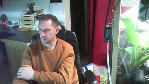 Snapshot of jef74700 chatting on December 28, 2024, 6:28 am Jrme online show from December 28, 2024, 6:28 am