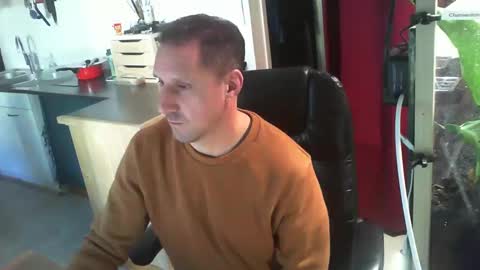 Snapshot of jef74700 chatting on December 31, 2024, 12:57 pm Jrme online show from December 31, 2024, 12:57 pm