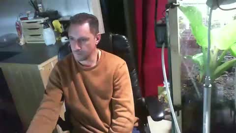 Snapshot of jef74700 chatting on January 4, 2025, 6:30 am Jrme online show from January 4, 2025, 6:30 am