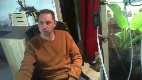 Snapshot of jef74700 chatting on January 4, 2025, 9:32 am Jrme online show from January 4, 2025, 9:32 am