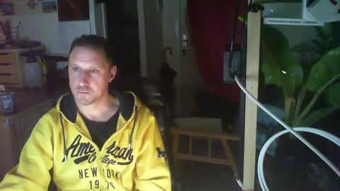 Snapshot of jef74700 chatting on January 8, 2025, 3:51 am Jrme online show from January 8, 2025, 3:51 am