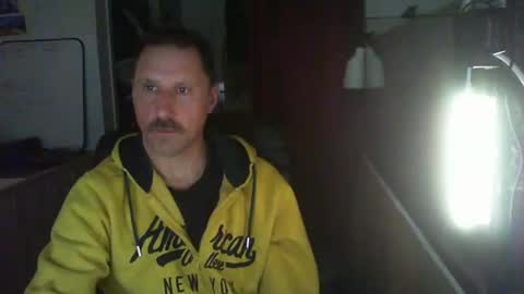 Snapshot of jef74700 chatting on March 6, 2025, 5:14 am Jrme online show from March 6, 2025, 5:14 am