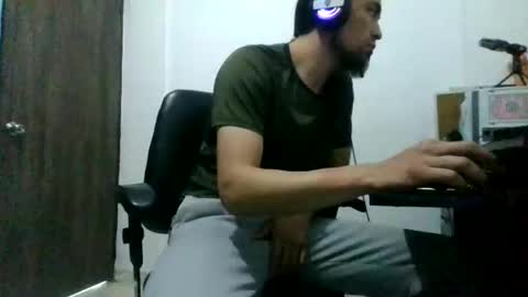 Snapshot of jeff12012 chatting on November 17, 2025, 9:09 pm Jeff12012 online show from November 17, 2025, 9:09 pm