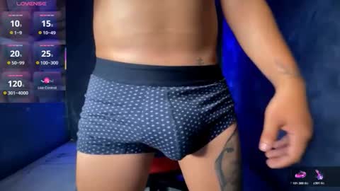 Snapshot of jeffvalemtino chatting on October 19, 2025, 11:27 pm jeffrey online show from October 19, 2025, 11:27 pm