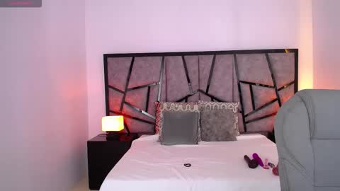 jeinnovemontenegr0 online show from November 25, 2025, 11:54 am