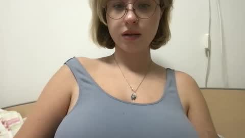 Snapshot of jelly_gum chatting on October 5, 2025, 12:03 pm Inna online show from October 5, 2025, 12:03 pm