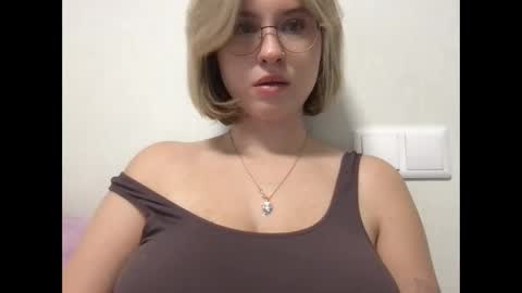 Snapshot of jelly_gum chatting on October 10, 2025, 4:44 am Inna online show from October 10, 2025, 4:44 am