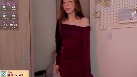 Snapshot of jelly_w5 chatting on February 3, 2025, 7:42 pm Jelly  online show from February 3, 2025, 7:42 pm