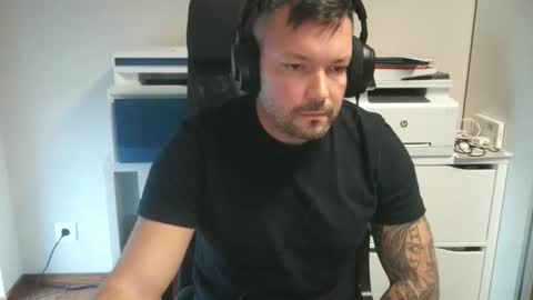 Snapshot of jendin_ chatting on December 15, 2025, 9:46 am jendin_ online show from December 15, 2025, 9:46 am