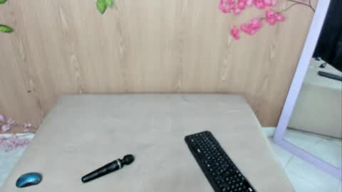 Jenelotizz online show from April 12, 2026, 9:31 pm