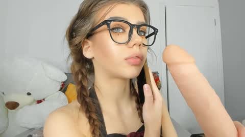 Snapshot of jenie_fire chatting on December 15, 2024, 3:42 pm Dolly online show from December 15, 2024, 3:42 pm