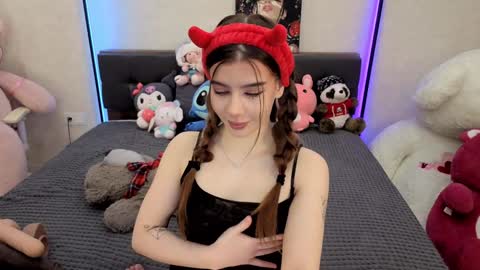 Snapshot of jenie_fire chatting on November 12, 2025, 1:22 pm Dolly online show from November 12, 2025, 1:22 pm