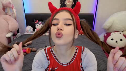 Snapshot of jenie_fire chatting on November 26, 2025, 1:34 pm Dolly online show from November 26, 2025, 1:34 pm