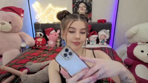 Snapshot of jenie_fire chatting on December 18, 2025, 1:28 pm Dolly online show from December 18, 2025, 1:28 pm