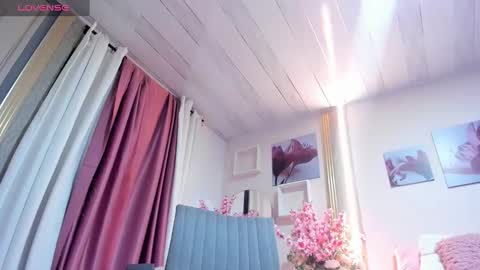 Angie online show from September 25, 2025, 7:50 pm