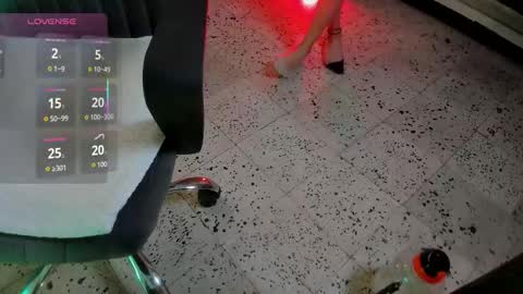 Angie online show from October 15, 2025, 2:17 pm