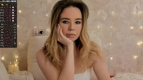 Snapshot of jeniferji chatting on December 21, 2025, 9:38 am EvaSileZ online show from December 21, 2025, 9:38 am