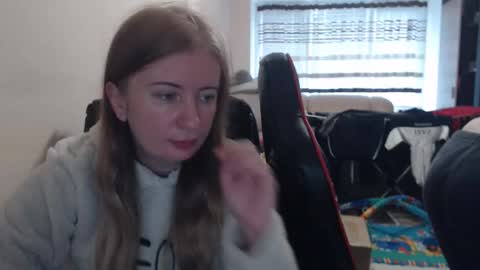 JenisAndPeter online show from October 27, 2025, 7:45 am