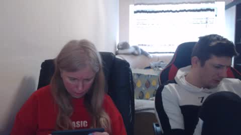 JenisAndPeter online show from April 12, 2026, 7:57 am