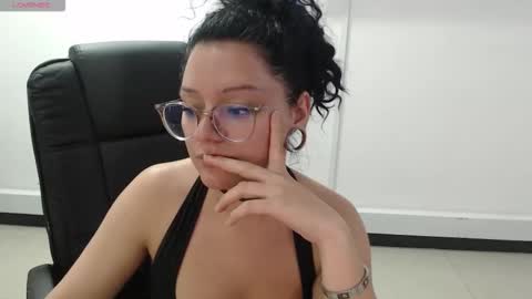 jenn online show from October 15, 2025, 5:57 pm