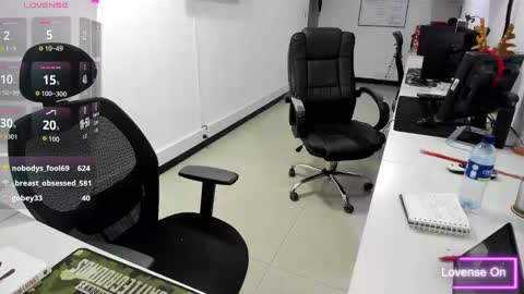 Snapshot of jenn_cg chatting on December 19, 2025, 11:12 pm jenn online show from December 19, 2025, 11:12 pm