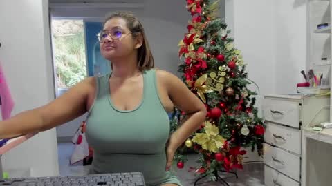 Snapshot of jenn_hot1 chatting on December 9, 2024, 10:20 pm jenn online show from December 9, 2024, 10:20 pm