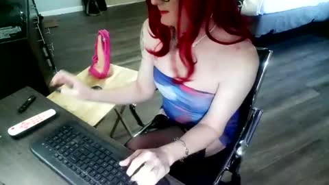 Jenna Cross online show from March 9, 2025, 8:42 pm