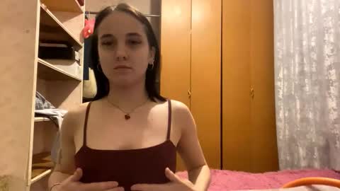 Mia online show from November 19, 2025, 3:12 pm