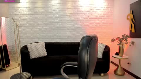 Jenna Olson  online show from February 27, 2025, 5:58 pm