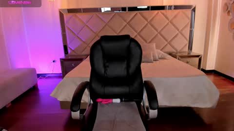 Jenna Olson  online show from March 3, 2025, 9:59 pm