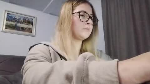 Snapshot of jenni_kristal chatting on December 15, 2025, 8:57 pm Nicol online show from December 15, 2025, 8:57 pm