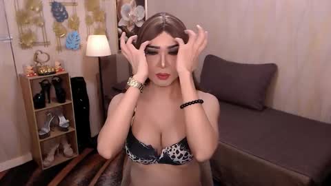 jenniegarcia online show from November 17, 2025, 2:23 pm