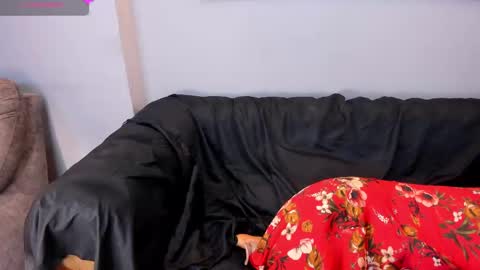 Snapshot of jennierosse chatting on October 22, 2025, 1:00 pm Jennie online show from October 22, 2025, 1:00 pm