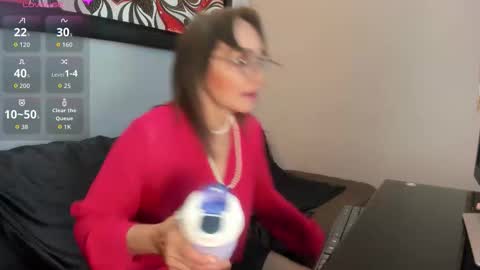 Snapshot of jennierosse chatting on November 7, 2025, 12:16 pm Jennie online show from November 7, 2025, 12:16 pm