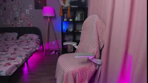 jenniferka online show from July 28, 2026, 7:39 pm