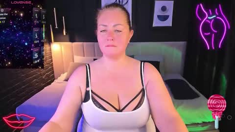 Snapshot of jenniferlight chatting on February 2, 2026, 9:02 pm Jennifer online show from February 2, 2026, 9:02 pm