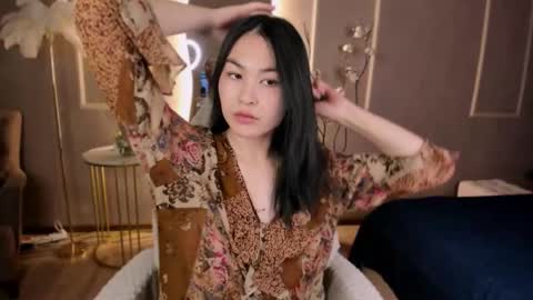 Jenni online show from November 24, 2025, 11:43 am