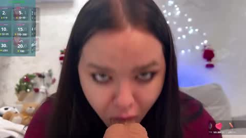 Snapshot of jennisxcharming chatting on December 26, 2024, 8:18 am Mila online show from December 26, 2024, 8:18 am