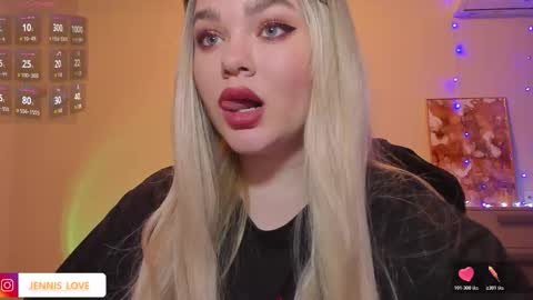 Mila online show from December 5, 2025, 2:03 pm